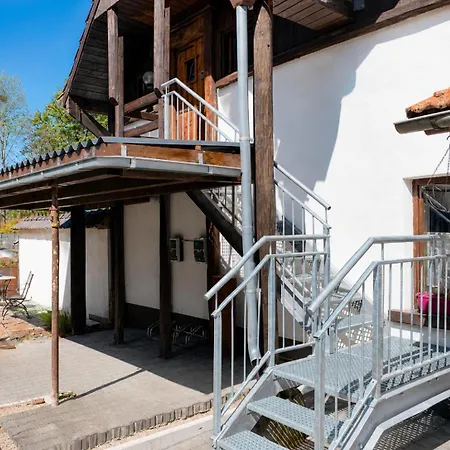 Auf Reiterhof In كيفالير